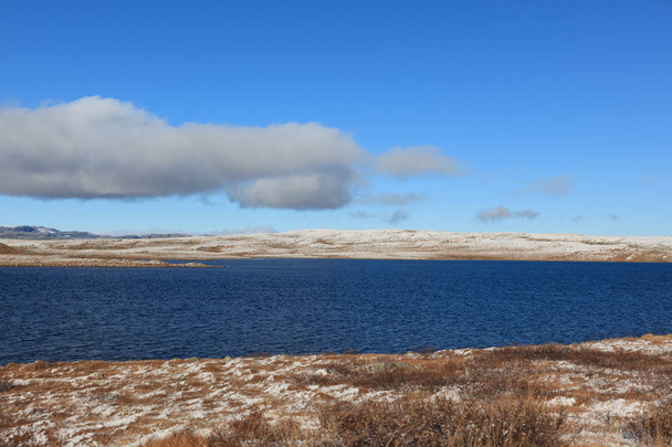 Een koud en mooie herfstdag op Hardangervidda - Foto, afbeelding