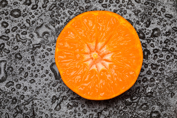 Friss vágott narancssárga gyümölcs - Fotó, kép