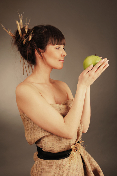 woman with green apple. - Zdjęcie, obraz