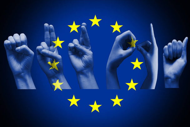 слово Европа над флагом Европейского союза
 - Фото, изображение