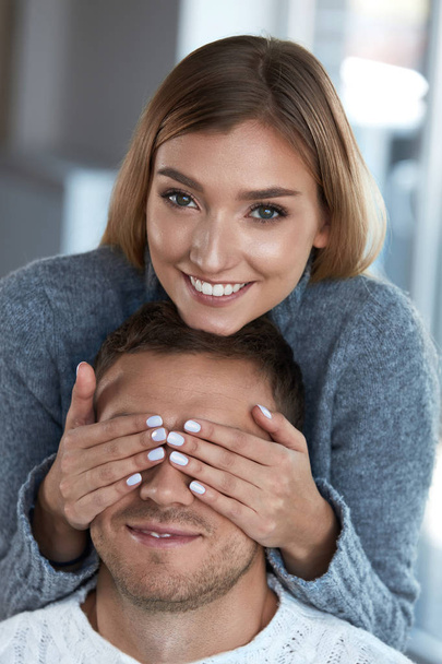 Couple Love. Beautiful Happy Woman Closing Man Eyes With Hands - Foto, Imagem