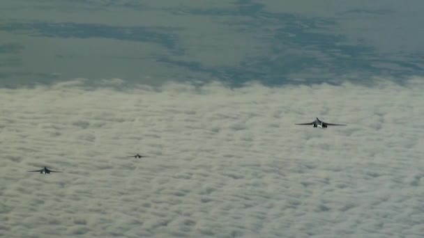 Bulutların üzerinde uçan uçak üçü - Video, Çekim