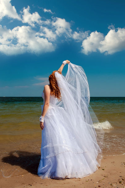 Bride in the wind. - Φωτογραφία, εικόνα