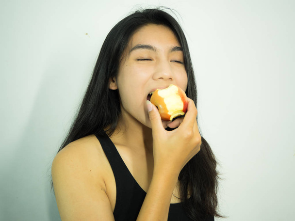 Asian woman and Apple - Foto, afbeelding
