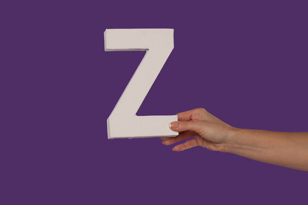 weibliche Hand mit dem Buchstaben z von rechts - Foto, Bild