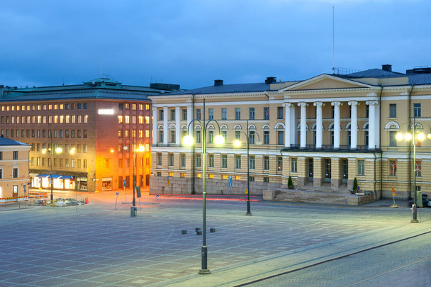 Уряд палац вночі - Фото, зображення
