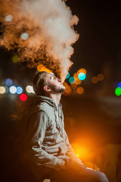 handsome young man smoking electronic cigarette - Фото, зображення
