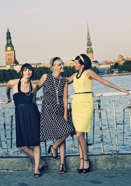 Três mulher bonita ao ar livre
 - Foto, Imagem