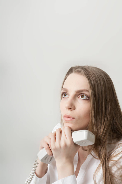 the beautiful long-haired girl speaks at office by phone - Foto, immagini