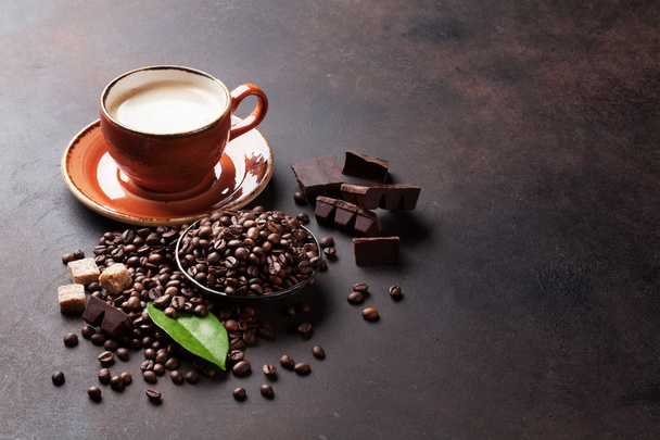 Šálek kávy, fazole, čokoláda - Fotografie, Obrázek