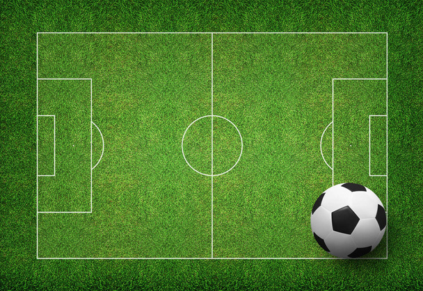 Voetbal op groene gras van voetbalveld. - Foto, afbeelding