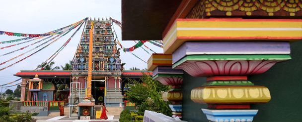 ナンディ - 2 月 9 日 2017:Indo-ナンディ、フィジーでスリ シヴァ スブラマニアン ヒンドゥー寺院でフィジー女性崇拝者。それは南半球の最も大きいヒンズー教の寺院. - 写真・画像