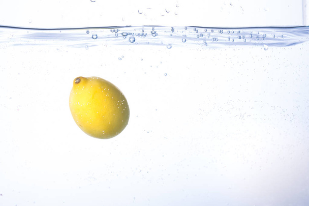 citron ve vodě - Fotografie, Obrázek