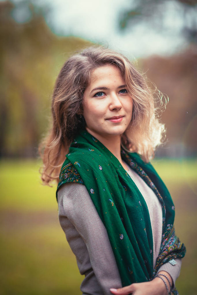 Portrait of a young girl with  green scarf on the background  autumn park - Foto, Imagem