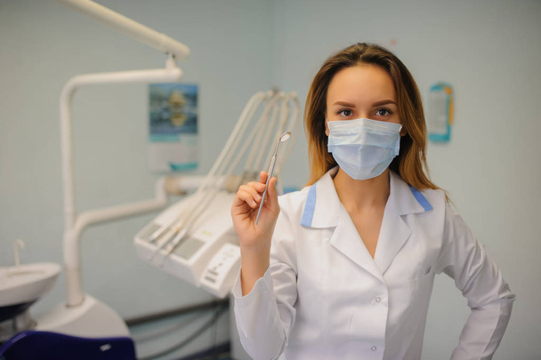 young woman dentist - Foto, imagen