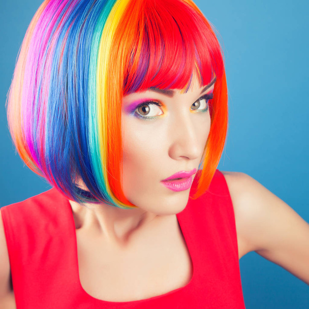beautiful woman wearing colorful wig - Foto, imagen