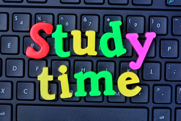 Study time words on computer keyboard - Zdjęcie, obraz