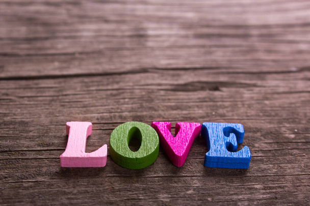 palavra de amor feito de letras de madeira
 - Foto, Imagem
