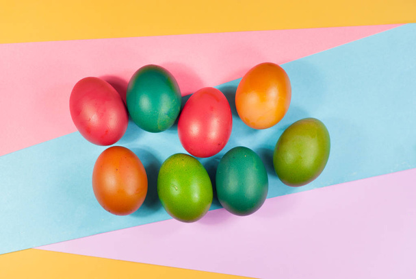 Πασχαλινό αυγό διακόσμηση πολύχρωμα υπόβαθρα ποικιλία φωτεινά χρώματα - Φωτογραφία, εικόνα