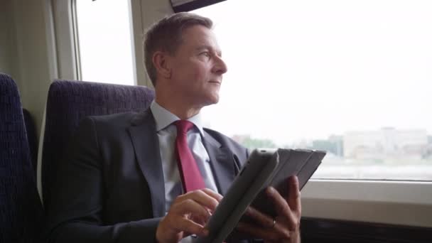 Businessman looking at digital tablet - Záběry, video