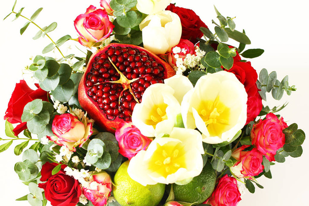 Bouquet with fruit and flowers - Fotografie, Obrázek