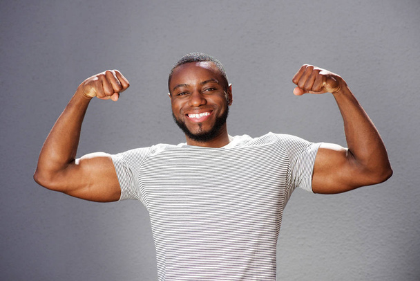 young man flexing muscles - Foto, Imagen