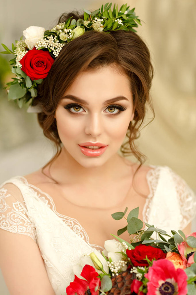 Gorgeous brunette girl smiling in a white dress, with a wreath a - Foto, afbeelding