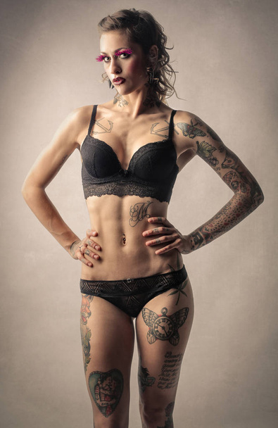 Woman covered in tattoos - Foto, Imagem