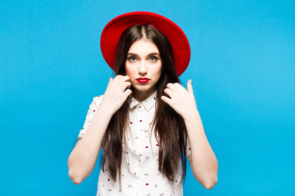 Red female felt hat. Isolated on blue background. Happy and fresh - Foto, Imagem