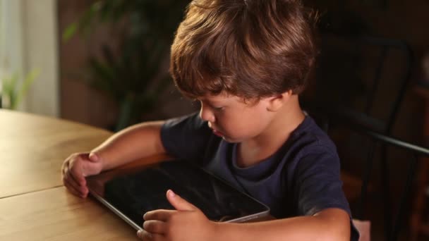 Tablet-PC für kleine Jungen - Filmmaterial, Video