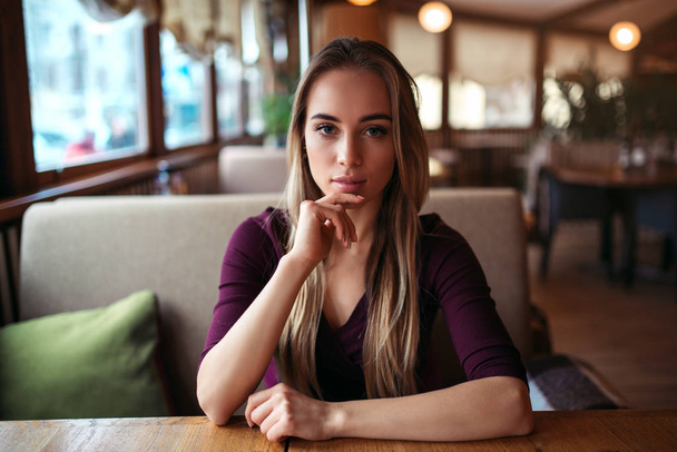 young beautiful woman in cafe  - Foto, Imagem