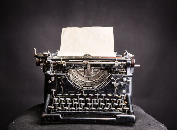 старинная гранжевая пишущая машинка
 - Фото, изображение