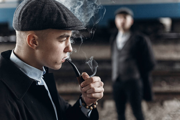gangsters mannen roken - Foto, afbeelding