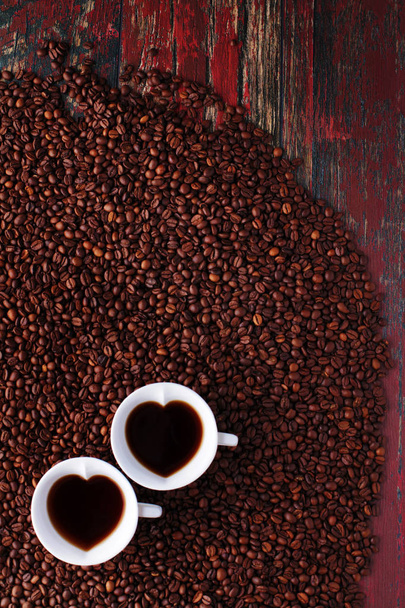 Sydämen muotoinen kahvi kupit
 - Valokuva, kuva