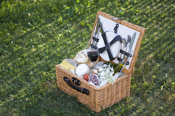 Piknik kutusu gıda ile - Fotoğraf, Görsel