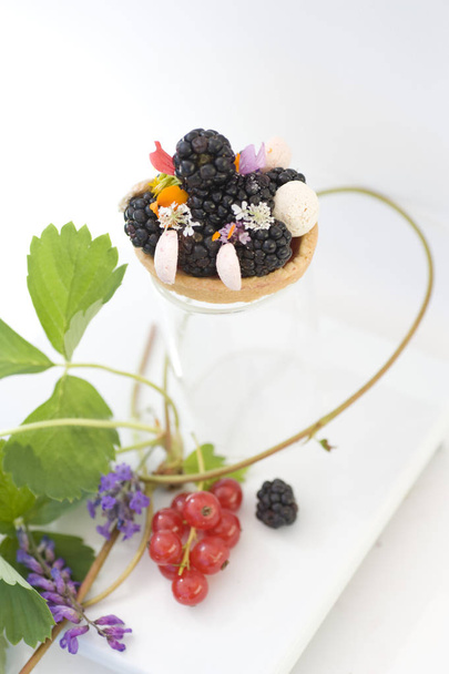 Blackberries mini pie
 - Фото, изображение