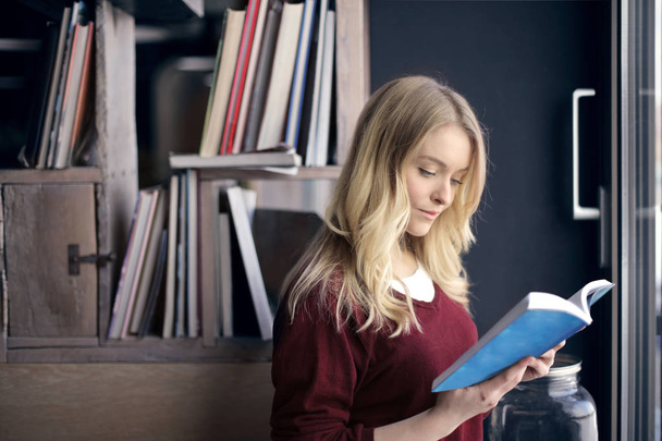 Blond woman with book - Foto, afbeelding