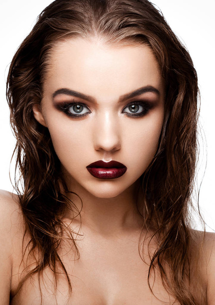 Beauty smokey eyes red lips makeup wet hair model - Photo, image