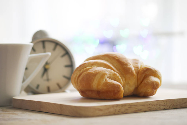 Foto stock Croissant de manteiga recém-assada. Estúdio foto
. - Foto, Imagem