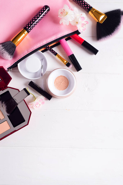 verschillende make-up producten - Foto, afbeelding