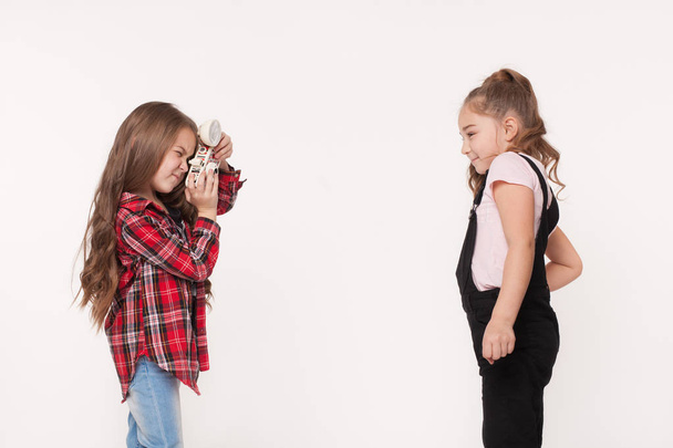 Two little girls taking a picture of each other - Fotografie, Obrázek