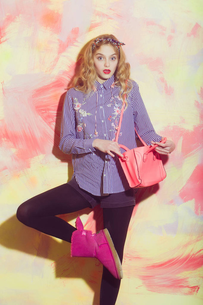 Surprised pretty girl in pink ugg boots with stylish bag - Foto, immagini