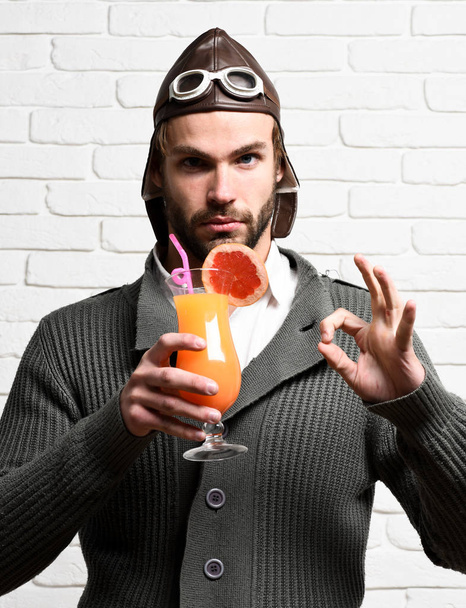 bearded pilot with cocktail in glass - Zdjęcie, obraz