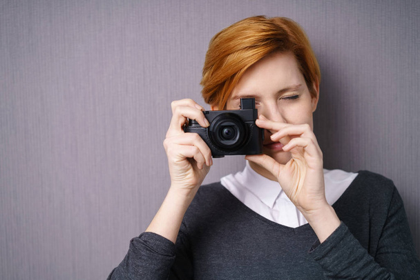 Young woman taking photo - Valokuva, kuva