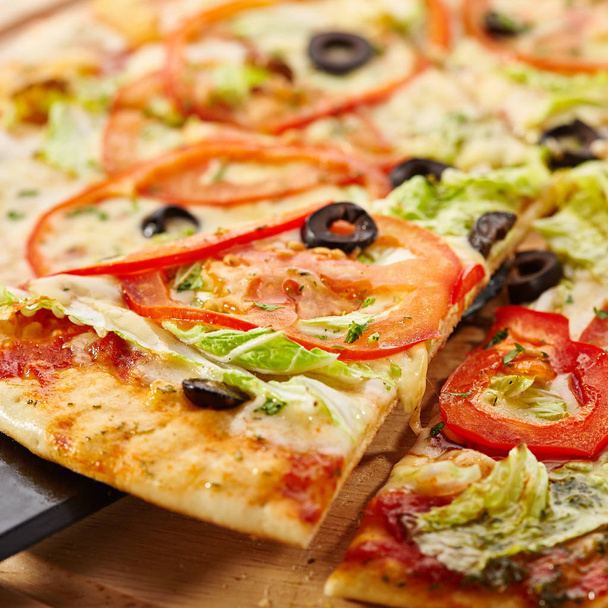 Vegetarian Mozzarella Pizza - 写真・画像