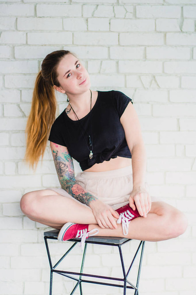 Young tattooed woman - Foto, immagini