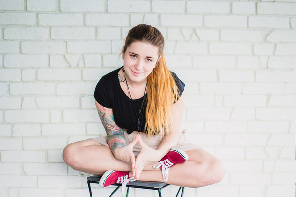 Young tattooed woman - Foto, imagen