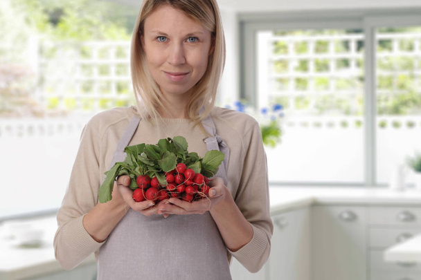 Portrait of happy Woman holding fresh organic Vegetables radishes, cooking, healthy eating, dieting concept - Foto, immagini