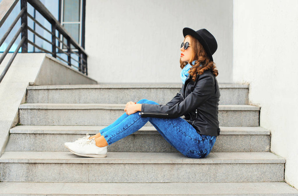 Fashion pretty young woman wearing black rock jacket, hat in cit - Fotoğraf, Görsel