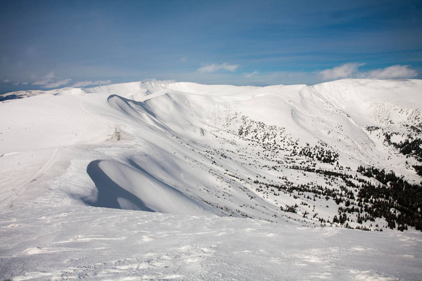 Ski resort in the mountains - Foto, afbeelding